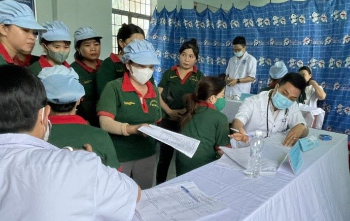 Công đoàn phối hợp tổ chức khám sức khỏe miễn phí cho hàng nghìn công nhân lao động ở Phú Yên trong Tháng Công nhân 2024. Ảnh: Ngô Tâm