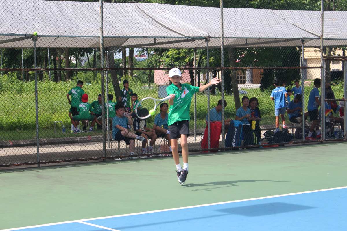 Các tay vợt hào hứng thi đấu tại Giải quần vợt đồng đội trẻ quốc gia 2024. Ảnh: VTF