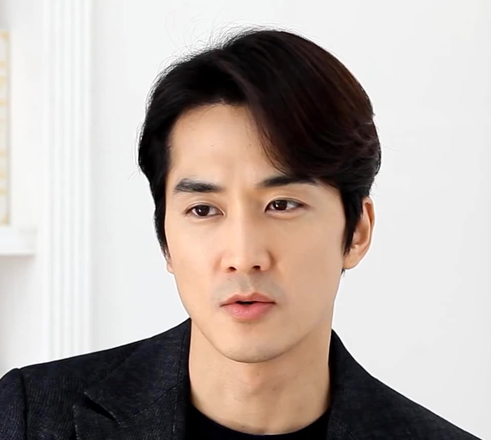 Ở tuổi U50, Song Seung Heon là ông chú giàu có và độc thân. Ảnh: Instagram.