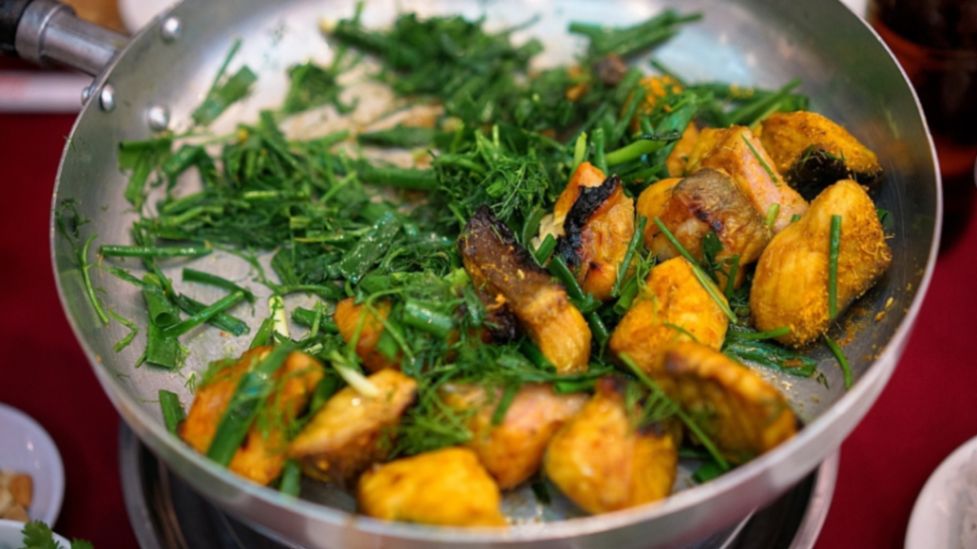 Món chả cá Hà Nội là sự kết hợp hoàn hảo của cá, gia vị và bún. Ảnh: Michelin Guide