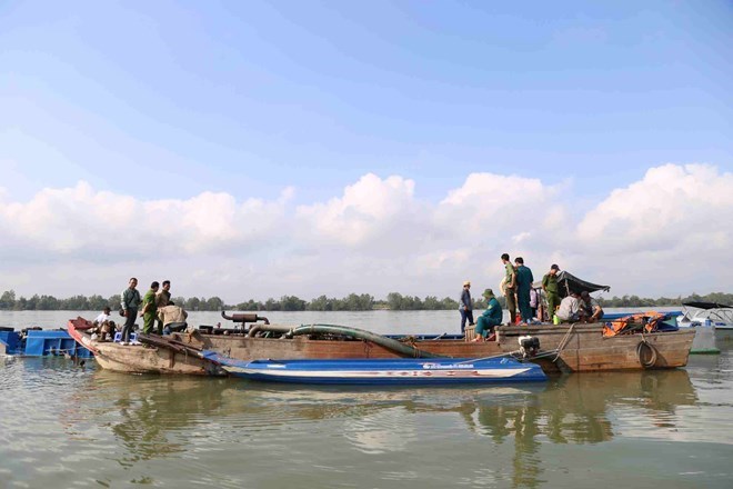 Dẹp nạn khai thác cát lậu không chỉ là việc của ngành Tài nguyên và Môi trường