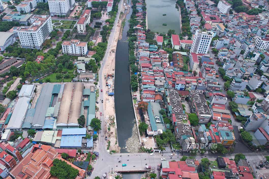 Hạng mục kênh dẫn La Khê thuộc dự án trạm bơm tiêu Yên Nghĩa thuộc dự án trạm bơm tiêu Yên Nghĩa (quận Hà Đông, Hà Nội) chưa thể triển khai do còn vướng mặt bằng của hơn 200 hộ dân.  