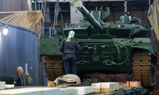 Lắp ráp xe tăng, xe bọc thép ở Nga tăng 3,5 lần kể từ xung đột Ukraina. Ảnh: TASS