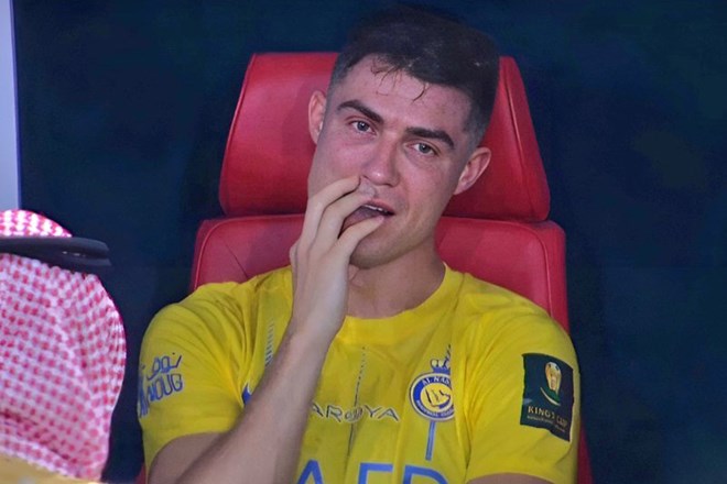 Ronaldo bật khóc khi Al-Nassr thất bại trong trận chung kết Kings Cup. Ảnh cắt từ video 