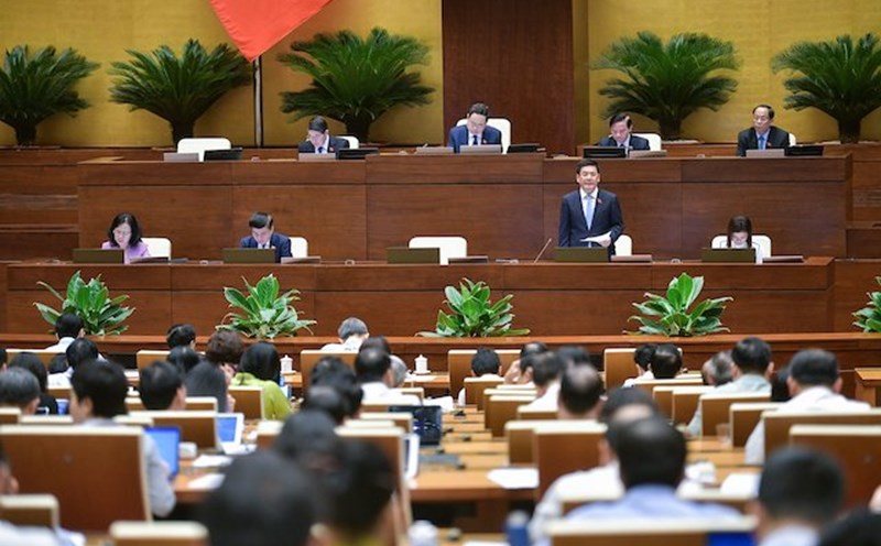 Bộ trưởng Bộ Công Thương Nguyễn Hồng Diên trả lời chất vấn. Ảnh Quốc hội