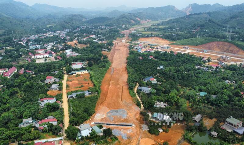 Dự án cao tốc Tuyên Quang - Hà Giang đoạn qua địa phận huyện Bắc Quang. Ảnh: Lam Thanh