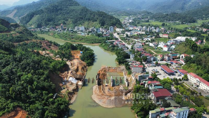 Công trình đập dâng nước tạo cảnh quan tại TP Hà Giang. Ảnh: Lam Thanh