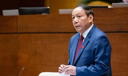 Bộ trưởng Bộ Văn hóa, Thể thao và Du lịch Nguyễn Văn Hùng trả lời chất vấn. Ảnh: Quốc hội