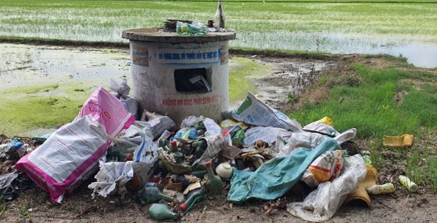 Vùng nông thôn ý thức người dân trong việc xả rác còn thấp, ảnh chụp tại huyện Vĩnh Lợi, tỉnh Bạc Liêu. Ảnh: Nhật Hồ