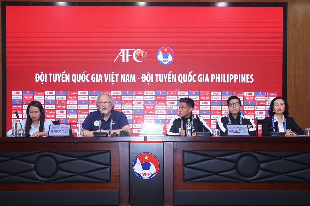 Huấn luyện viên trưởng tuyển Philippines đánh giá cao trận đấu với tuyển Việt Nam. Ảnh: Minh Dân