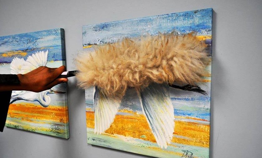 Cần vệ sinh tranh treo tường đúng cách để đảm bảo, duy trì chất lượng cho mỗi tác phẩm. Ảnh: Pixabay