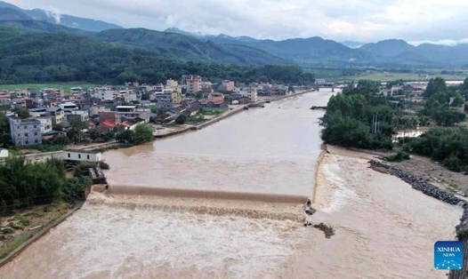 Lũ lụt ở phụ lưu sông Bắc Giang, thành phố Thiều Quan, tỉnh Quảng Đông, Trung Quốc, ngày 21.4.2024. Ảnh: Xinhua