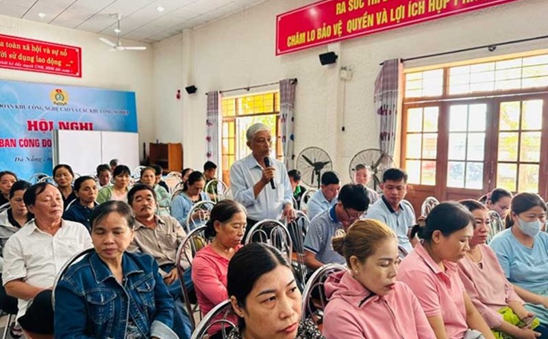 Đại diện người lao động Công ty CP Dệt Hòa Khánh phát biểu tại phiên hòa giải. Ảnh: Trà Vân