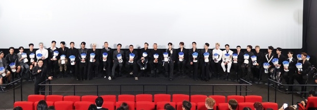 Màn ra mắt của 30 nghệ sĩ. Ảnh: NSX.