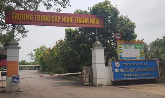 Sở GTVT tỉnh Ninh Bình tổ chức sát hạch, cấp giấy phép lái xe cơ giới đường bộ cho các học viên sau hơn 2 tháng tạm dừng. Ảnh: Nguyễn Trường