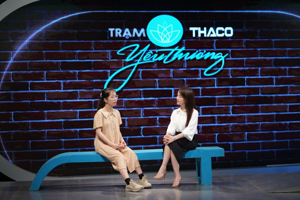 Cô gái khuyết tật Trương Thị Thuý Ngần là khách mời chương trình "Trạm yêu thương". Ảnh: BTC