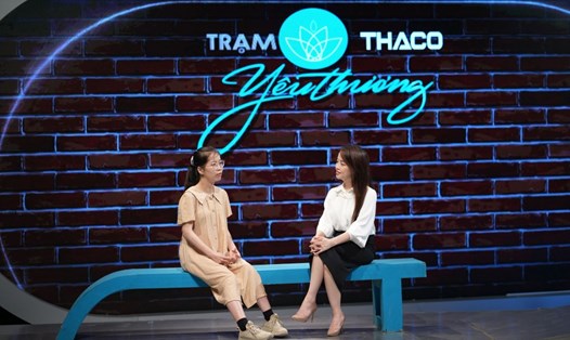 Cô gái khuyết tật Trương Thị Thuý Ngần là khách mời chương trình "Trạm yêu thương". Ảnh: BTC