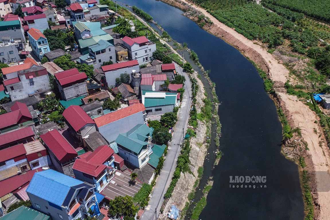 Sông Cầu Bây, một nhánh của hệ thống thủy lợi Bắc Hưng Hải với chiều dài hơn 12 km từ phường Việt Hưng, Long Biên đổ ra hệ thống sông Bắc Hưng Hải tại cửa xả Xuân Thụy ở xã Kiêu Kỵ, Gia Lâm, TP.Hà Nội.