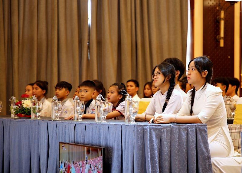 Tại Quảng Bình, hơn 1.100 trẻ em được viết tiếp ước mơ trong chương trình "Mẹ đỡ đầu". Ảnh: Công Sáng