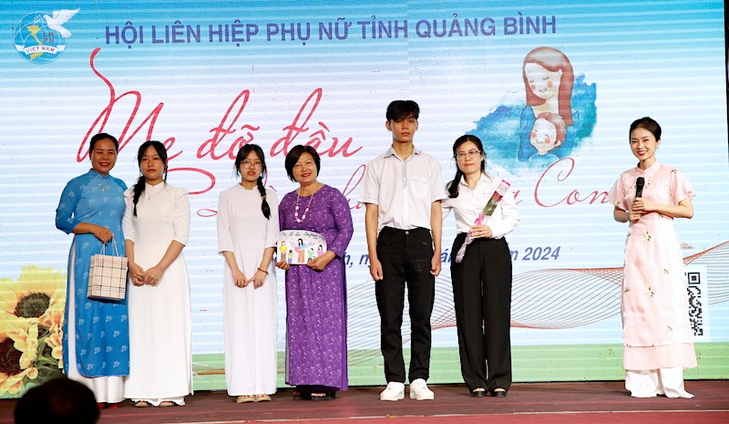 1.104 trẻ em mồ côi có hoàn cảnh khó khăn trên địa bản tỉnh Quảng Bình được hỗ trợ. Ảnh: Công Sáng