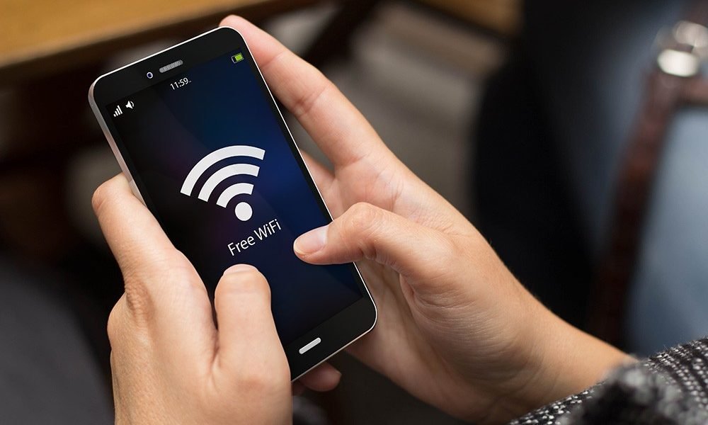 Hạn chế sử dụng Wi-Fi công cộng là một trong những cách để bảo vệ an toàn thông tin cho người dùng, theo khuyến cáo của chuyên gia Kaspersky. Ảnh: Kaspersky