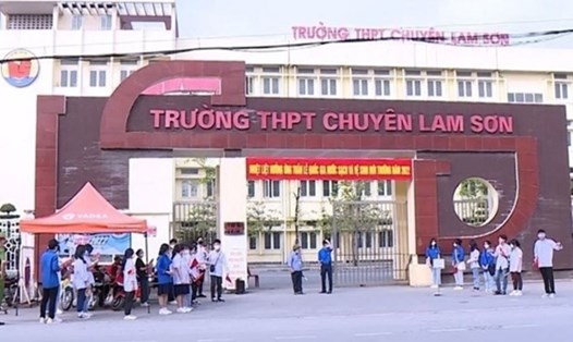 Trường THPT Chuyên Lam Sơn những ngày diễn ra kỳ thi. Ảnh: Xuân Hùng