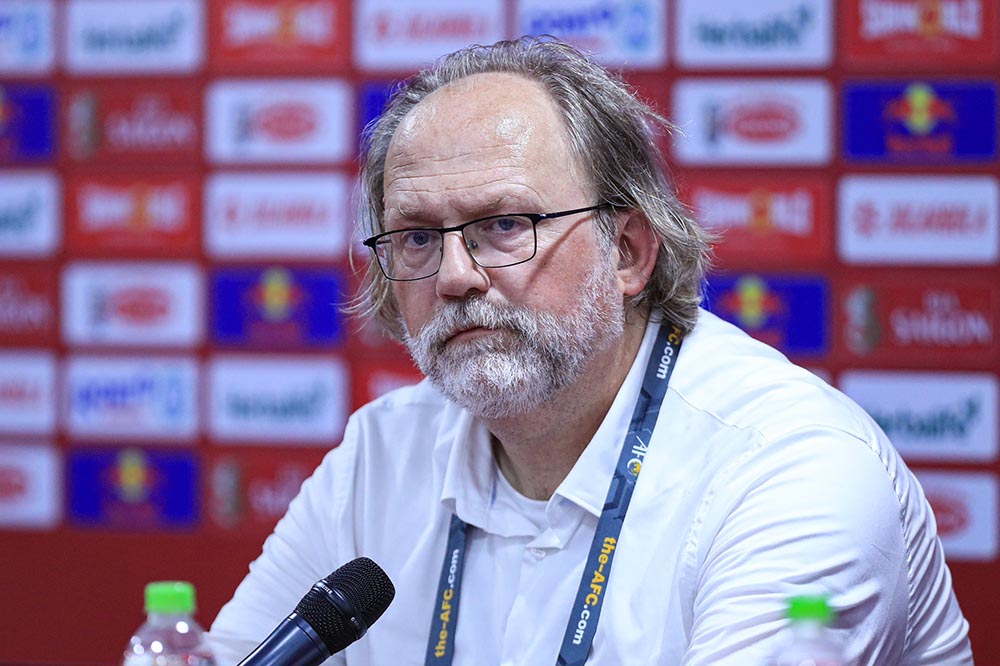 Huấn luyện viên Tom Saintfiet của tuyển Philippines. Ảnh: Minh Dân