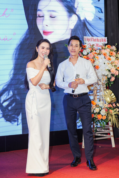 Ca sĩ Thu Hường 