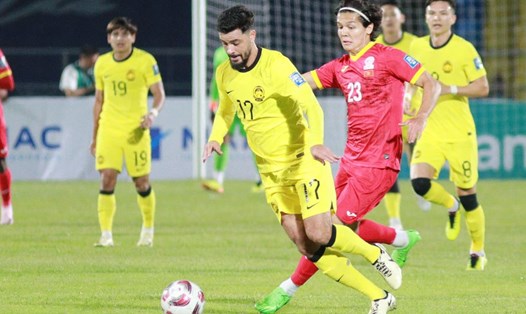 Tuyển Malaysia (áo vàng) đã gần như hết hy vọng giành vé đi tiếp tại vòng loại World Cup 2026 khu vực châu Á. Ảnh: FAM