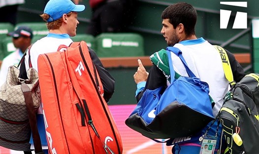 Carlos Alcaraz và Jannik Sinner đối đầu tại bán kết giải quần vợt Pháp Mở rộng 2024. Ảnh: Tennis Channel