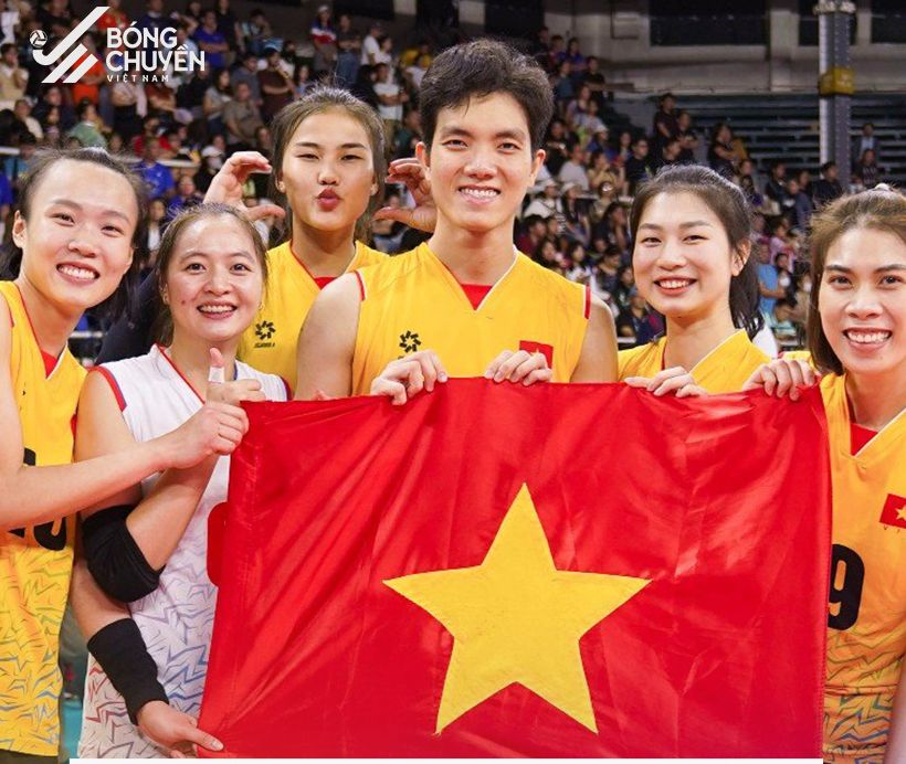 Bích Tuyền (chính giữa) góp công lớn vào chức vô địch AVC Challenge Cup 2024 của tuyển bóng chuyền nữ Việt Nam. Ảnh: Bóng chuyền Việt Nam