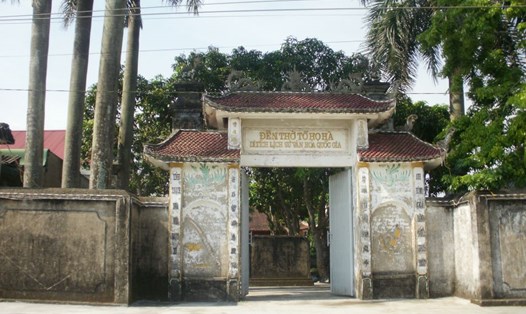 Đền thờ họ Hà ở xã Tùng Lộc, nơi thờ tiến sĩ Hà Tông Mục. 
