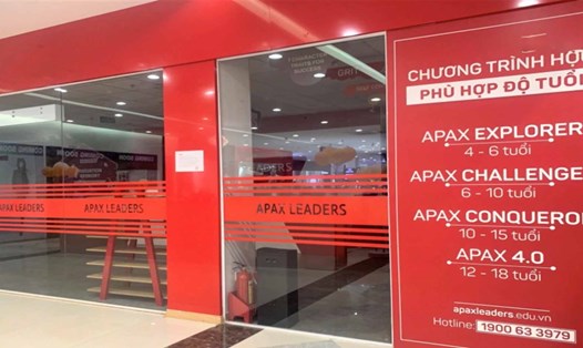 Trung tâm tiếng Anh Apax Leaders Bắc Ninh cửa đóng then cài. Ảnh: Vân Trường