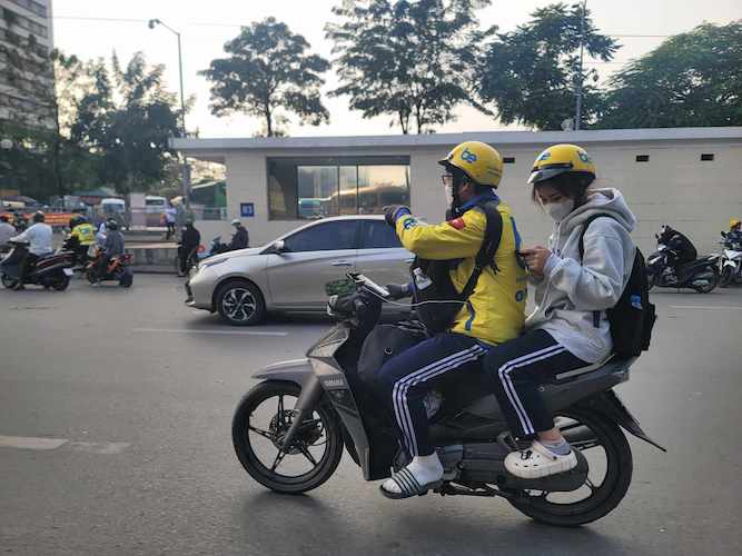 Anh Dũng cho biết, “gạ giao lưu” không phải sự việc mới lạ với các tài xế công nghệ. Ảnh: Lương Hạnh. 