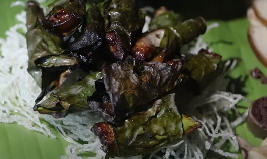 Độc đáo món chả cuốn lá bưởi người Mường Hoà Bình. Ảnh: Minh Nguyễn
