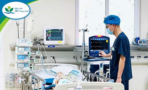 Bệnh nhi đang điều trị tại Bệnh viện Nhi Trung ương. Ảnh: BVCC