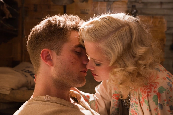 Robert Pattinson bị bạn diễn “bóc phốt” vì trải nghiệm hôn tệ. Ảnh: NSX