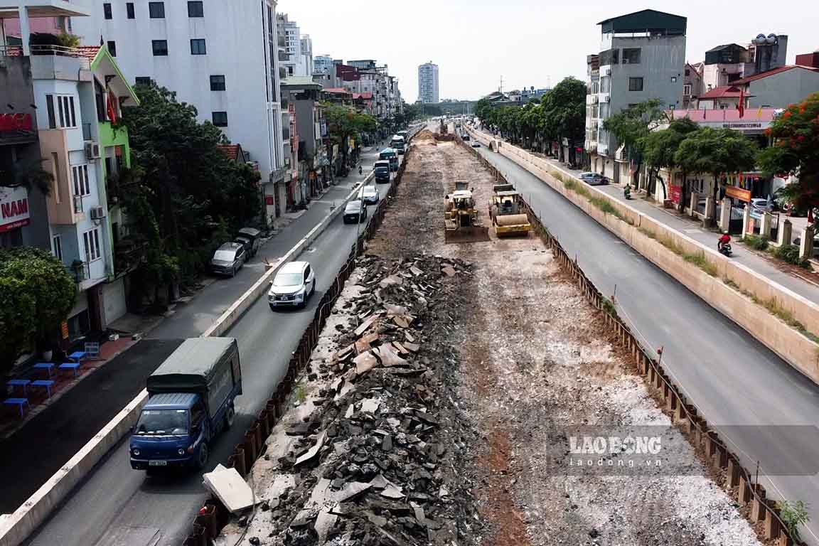 Dự án mở rộng đường Âu Cơ - Nghi Tàm đoạn từ nút giao khách sạn Thắng Lợi đến nút giao cầu Nhật Tân đang đến giai đoạn nước rút. Qua nhiều lần điều chỉnh thời gian, mới đây, chủ đầu tư đã “chốt”  dự án sẽ thông xe trước ngày 30.6.2024.