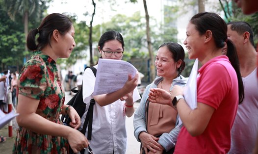 Thí sinh tham dự kì thi tuyển sinh lớp 10 tại Hà Nội năm 2024. Ảnh: Hải Nguyễn