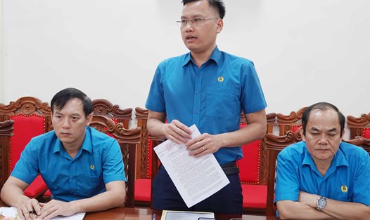 Ông Nguyễn Đức Thạch - Chủ tịch Công đoàn các KKT tỉnh Hà Tĩnh phát biểu tại một hội nghị của LĐLĐ tỉnh Hà Tĩnh. Ảnh: Đức Tiến.