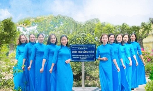 Các đoàn viên tại công trình Vườn hoa Công đoàn chào mừng 95 năm thành lập Công đoàn Việt Nam. Ảnh: CĐCS