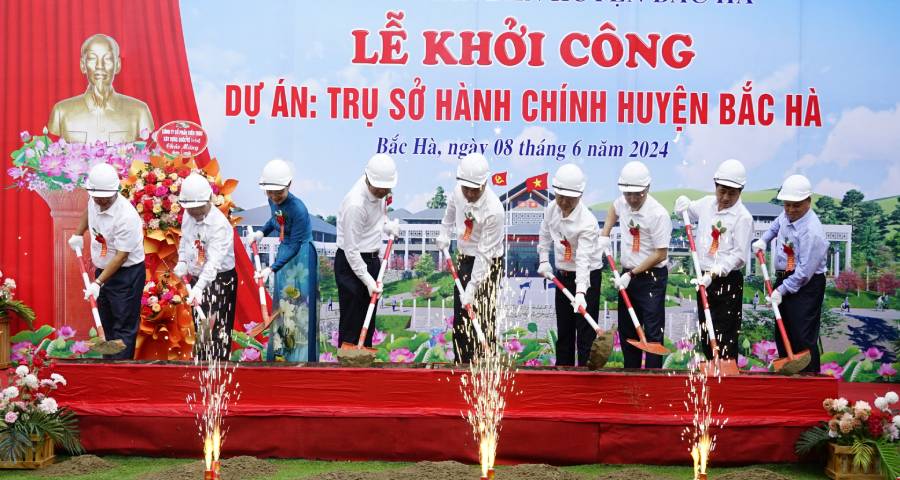 Lễ khởi công trụ sở hành chính huyện Bắc Hà. Ảnh: Cổng thông tin Lào Cai