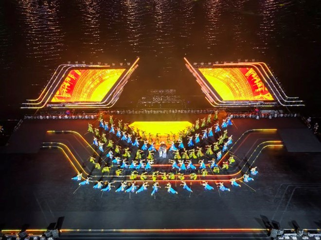 Sân khấu Lễ hội pháo hoa quốc tế 2024 tại Đà Nẵng lấy cảm hứng từ bàn tay
