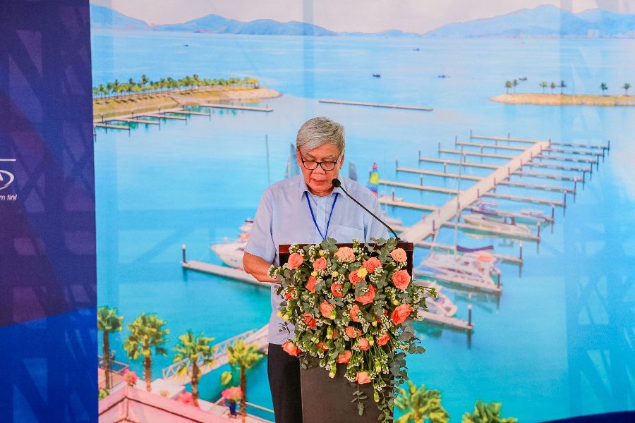 Chủ tịch Liên đoàn đua thuyền Việt Nam, GS.TS Lâm Quang Thành phát biểu tại lễ khai mạc. Ảnh: BTC