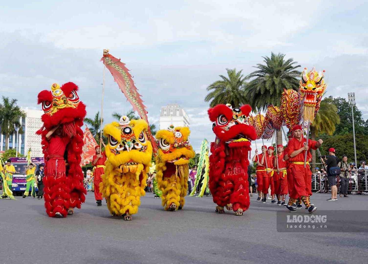Trong các kỳ Festival Huế, Lễ hội đường phố là sự kiện văn hóa có ý nghĩa, khẳng định và tôn vinh giá trị văn hóa nghệ thuật Việt Nam cùng bạn bè quốc tế. 