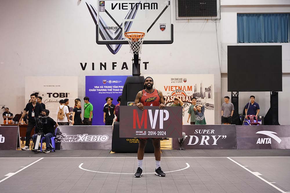 Briggs Chrishon Reydell đạt danh hiệu MVP chặng 7 giải bóng rổ 3x3.EXE Premier Vietnam 2024. Ảnh: Thanh Vũ