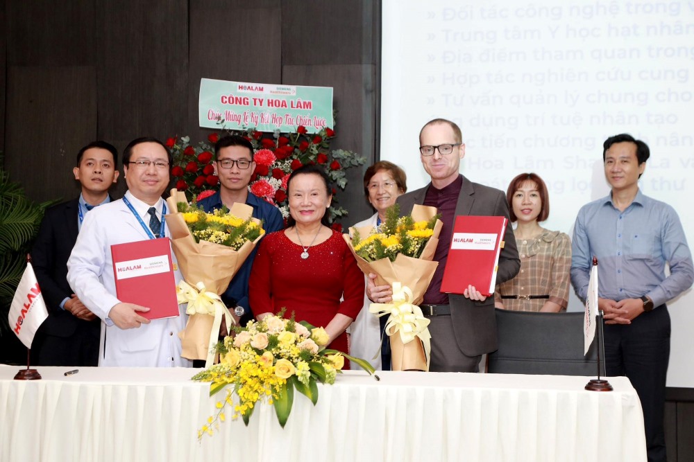 Tập đoàn Hoa Lâm và Siemens Healthineers vừa ký kết biên bản ghi nhớ hợp tác chiến lược, nhằm thúc đẩy việc chuyển đổi số vào khám sức khỏe tại Việt Nam. Ảnh: Đông Hoàng