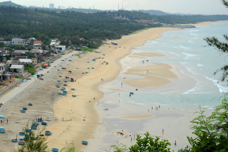 Bãi cát vàng ở vùng biển Lệ Thủy. Ảnh: Viên Nguyễn