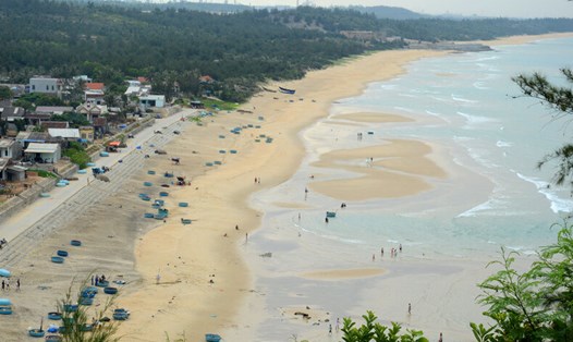Bãi cát vàng ở vùng biển Lệ Thủy. Ảnh: Viên Nguyễn