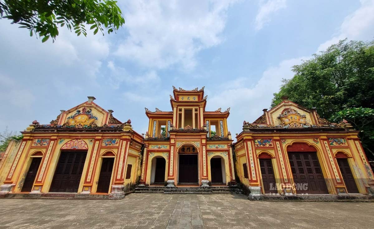 Cụm di tích đền và chùa Cự Trữ (xã Phương Định, huyện Trực Ninh, tỉnh Nam Định). Ảnh: Lương Hà